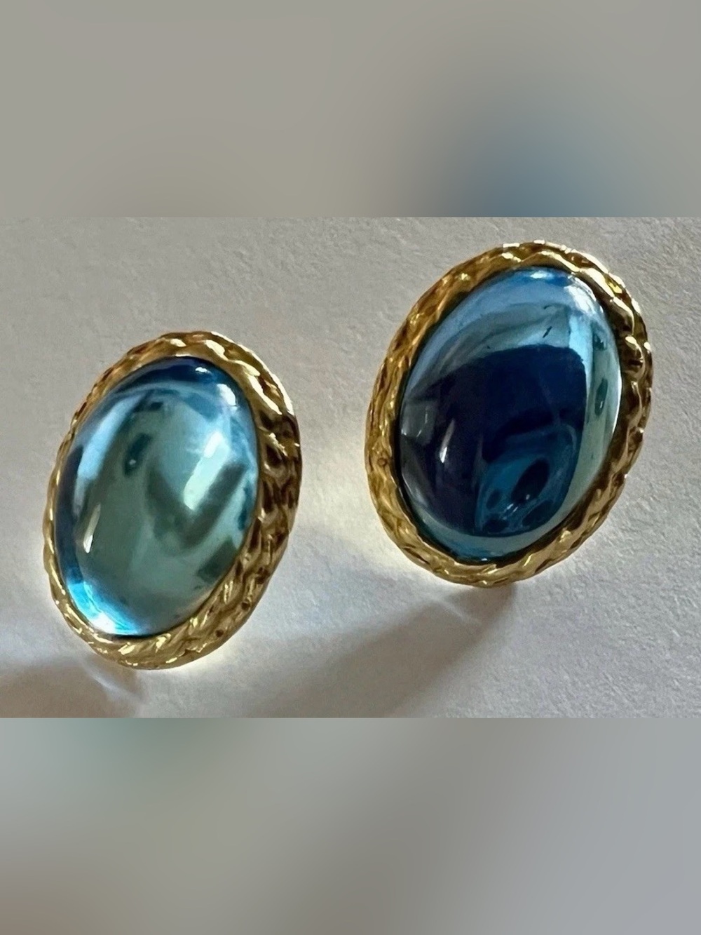 Vintage Park Lane Blue Cabochon Gold Tone Oval Earrings Pierced
